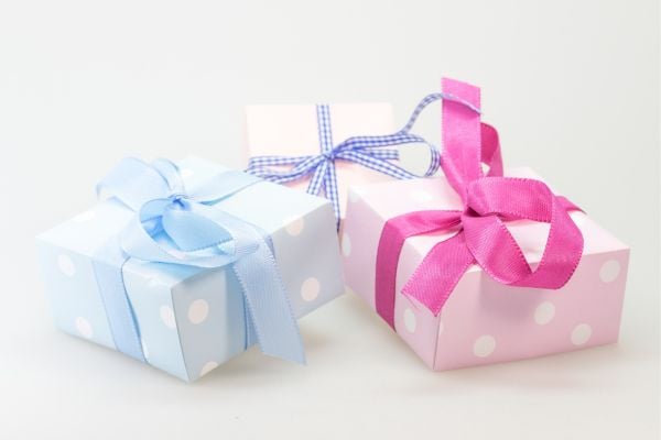 Thoughtful and Unforgettable Retirement Gifts for Her