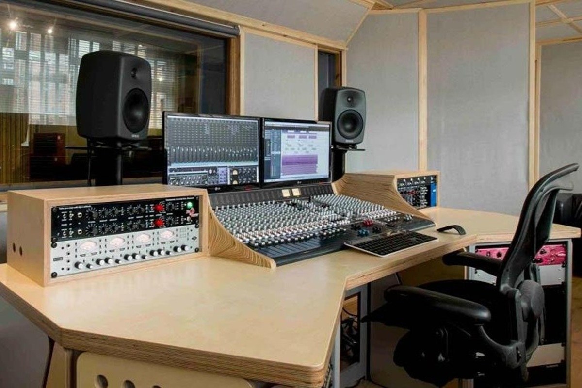 1 Hour Recording Studio Experience in Newcastle