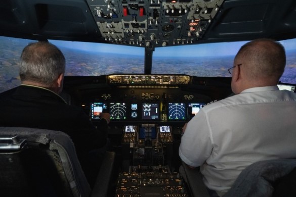 737-800 Jet Airliner Flight Simulator Lesson (120 mins)