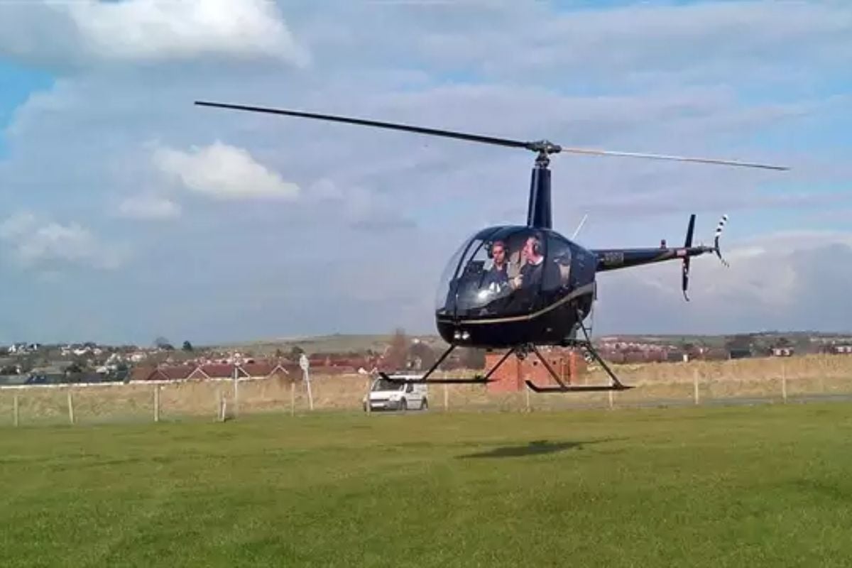 15 Minute Four-seater Helicopter Lessons from Brighton City Airport