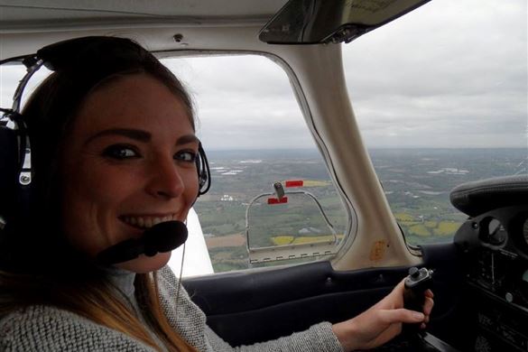 2 Seater 60 Minute Flying Lesson in Bedfordshire 
