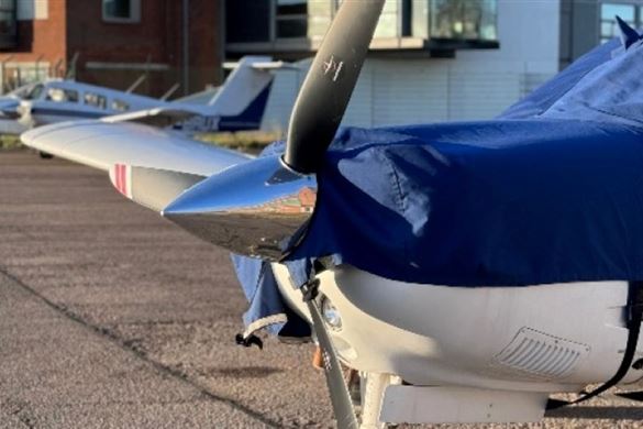 2 Seater 60 Minute Flying Lesson in Bedfordshire 