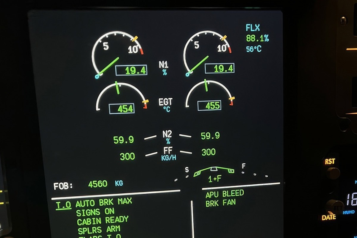 2 x 30 Minute Commercial Flight Simulator Offer - Manchester