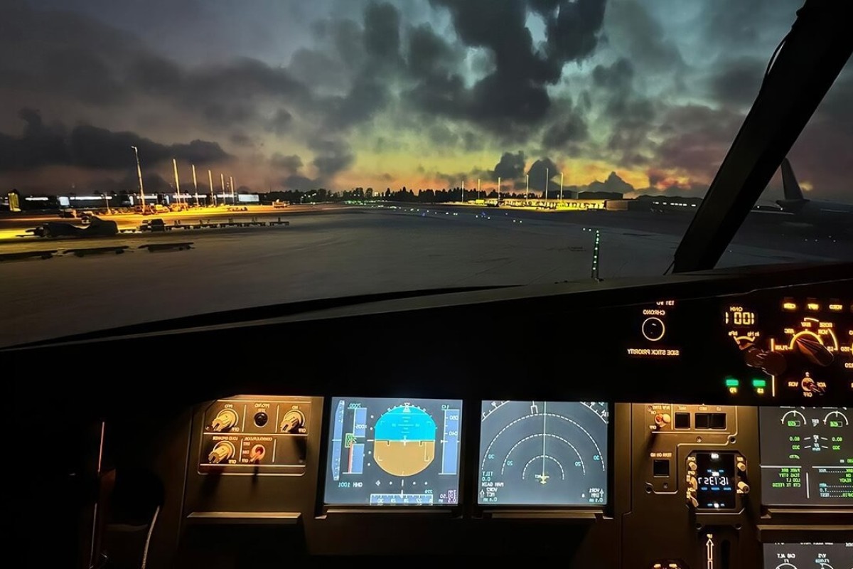 2 x 60 Minute Commercial Flight Simulator Offer - Manchester