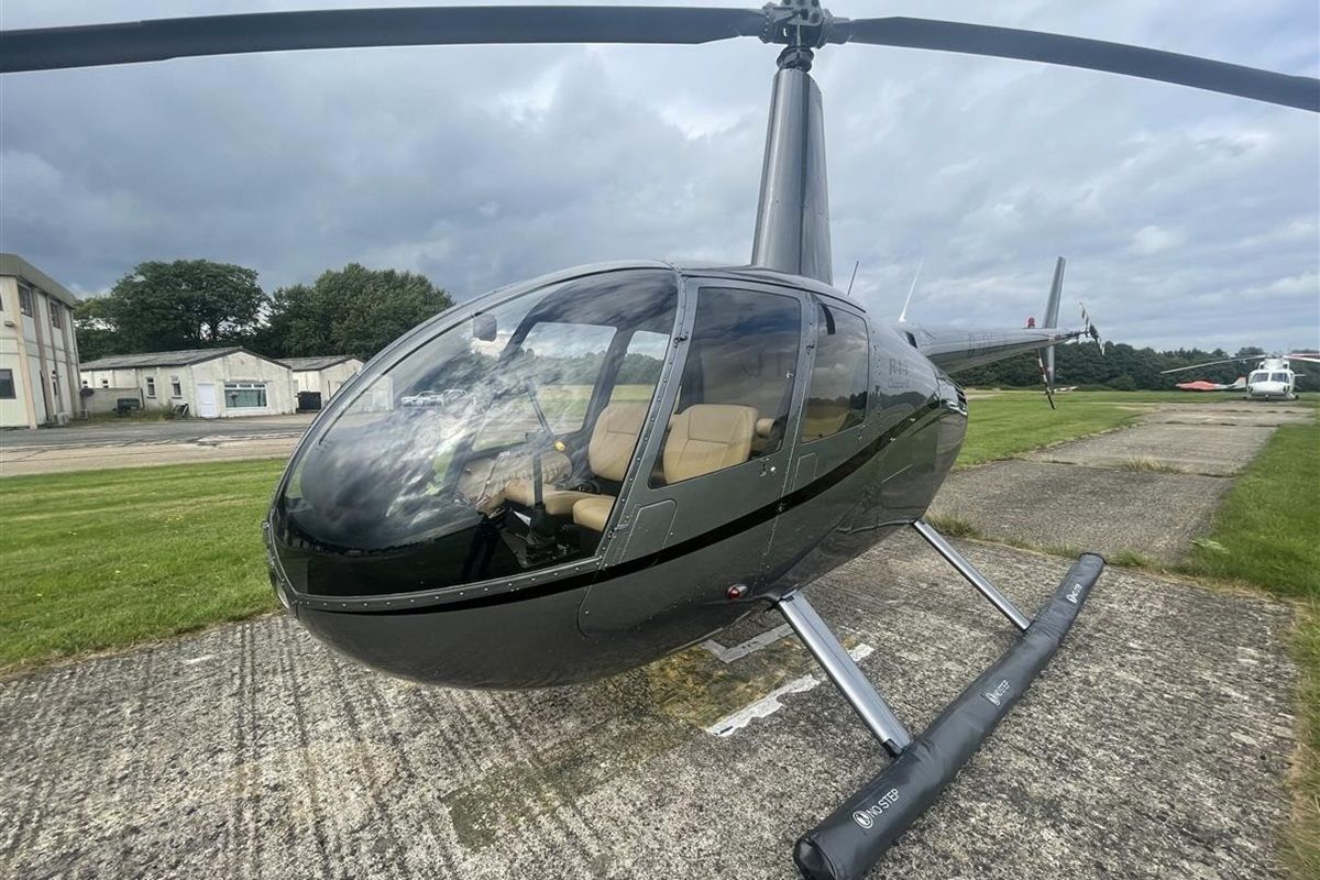 20 Min Helicopter Flying Lesson 4 Seater For One