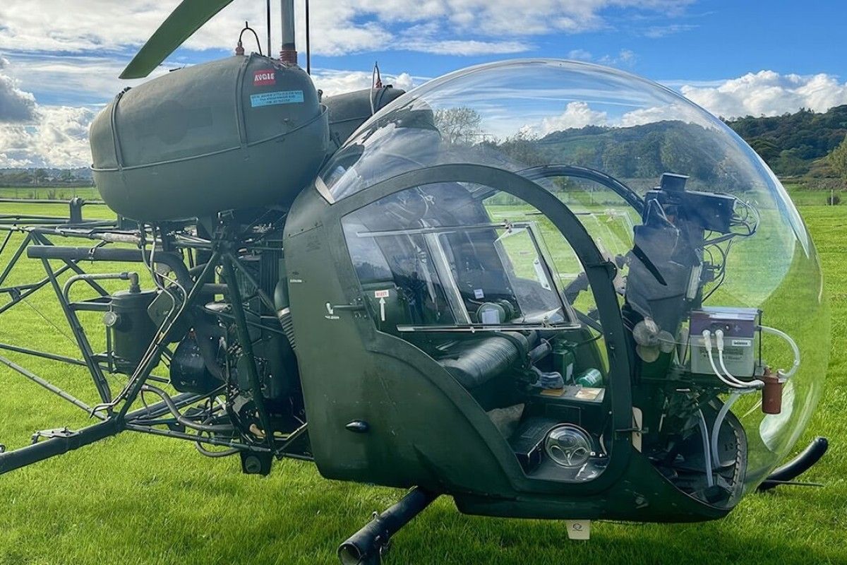 20 Minute Vintage Bell 47 Helicopter Flying Lesson