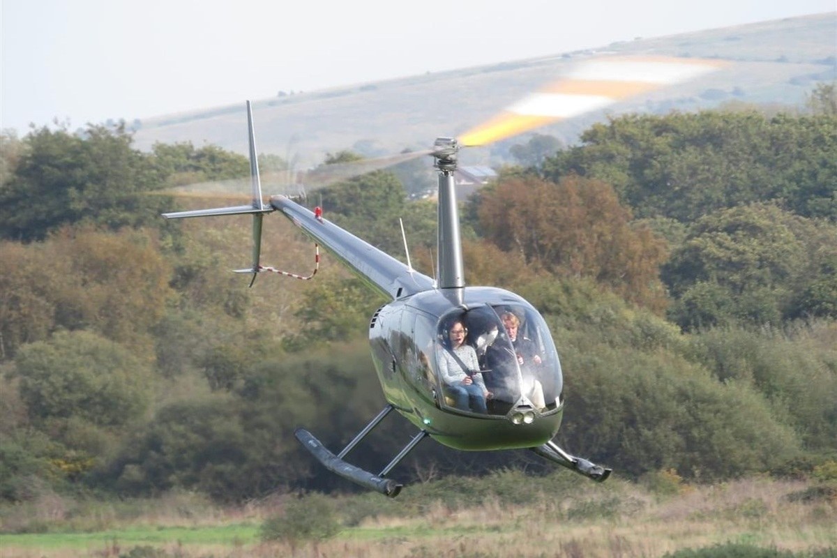 30 Min Helicopter Flying Lesson 4 Seater For One