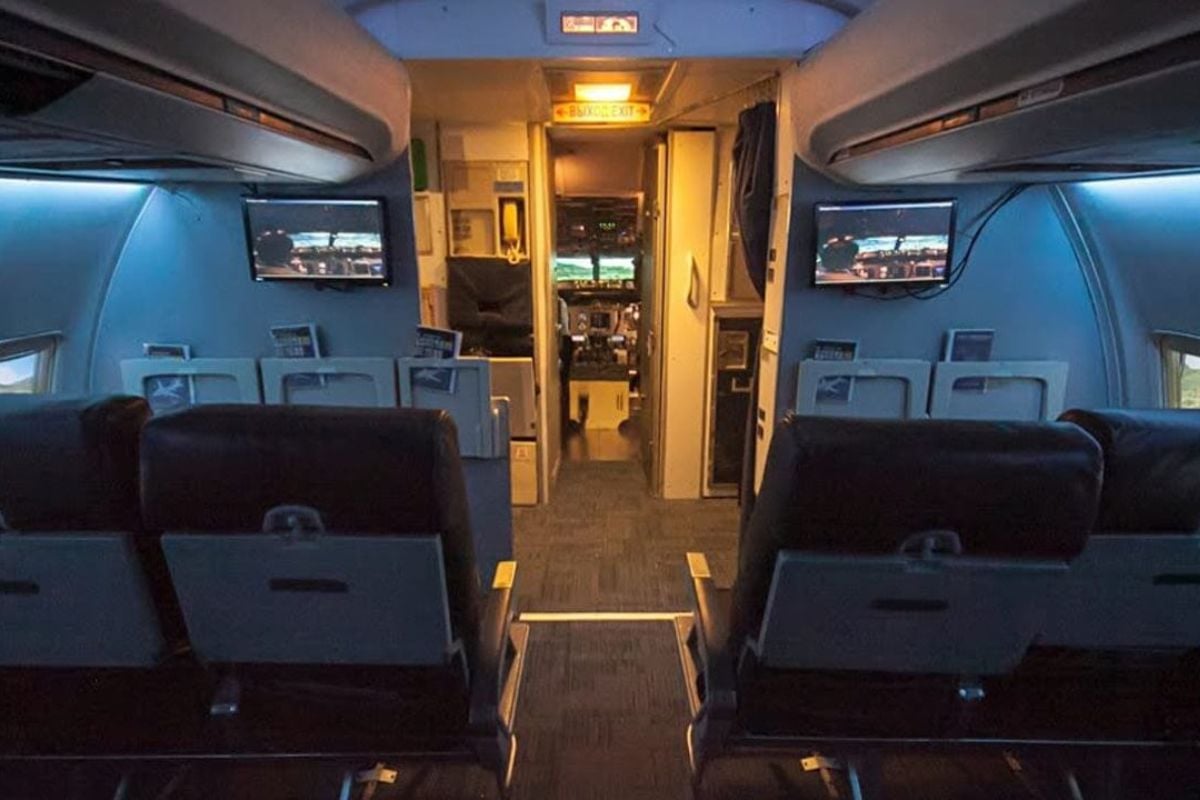 30 Minute 737 Flight Simulator Experience at Brighton Airport