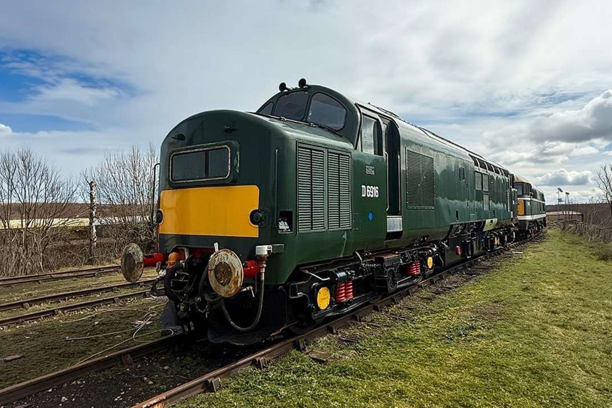 30 Minute Diesel Train Driving Experience for One