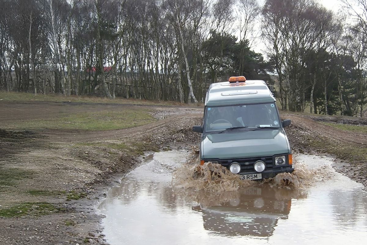 30 Minute Land Rover Off Roading Session in Nottingham