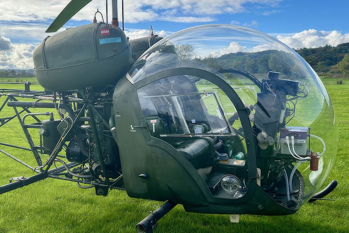30 Minute Vintage Bell 47 Helicopter Lesson Welshpool