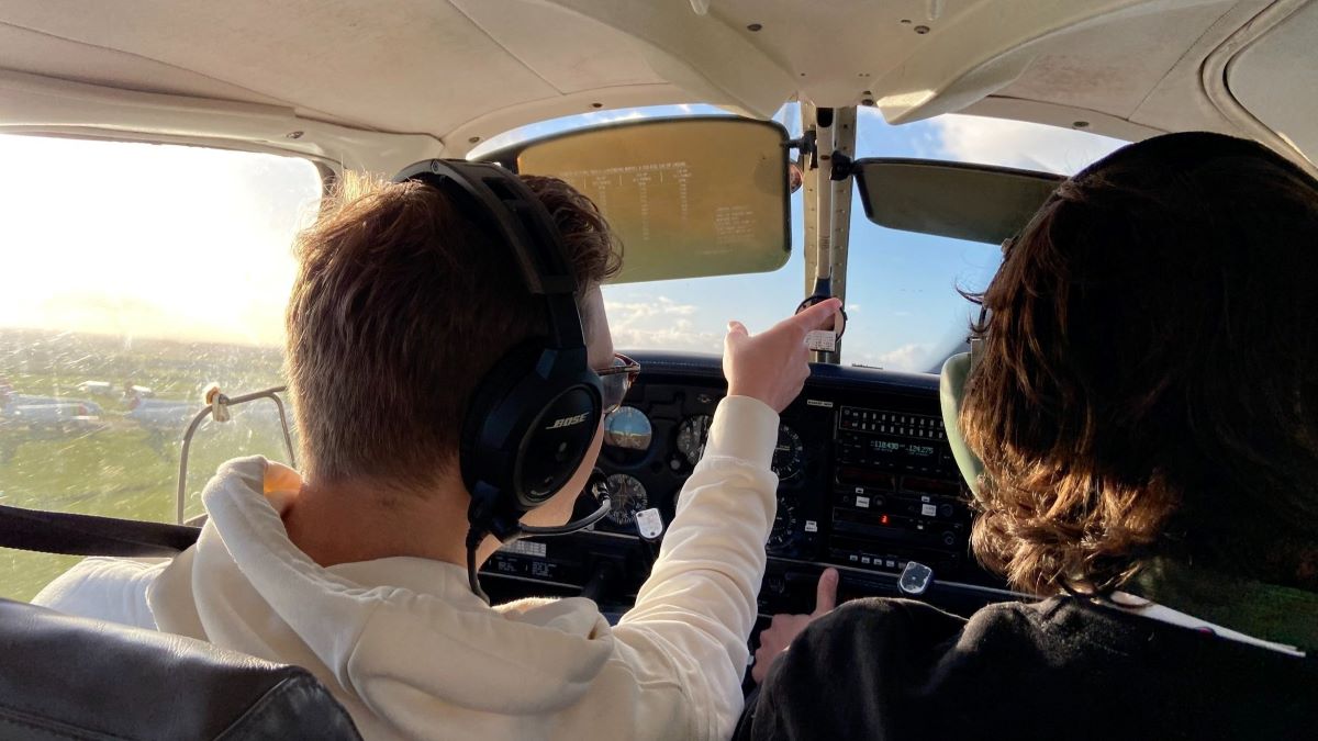 4 Seater 30 Minute Flying Lesson