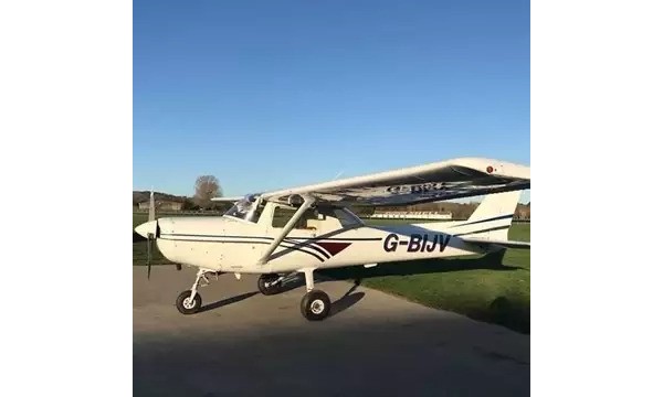 30 Minute Piper PA28 Flying Lesson - Surrey 