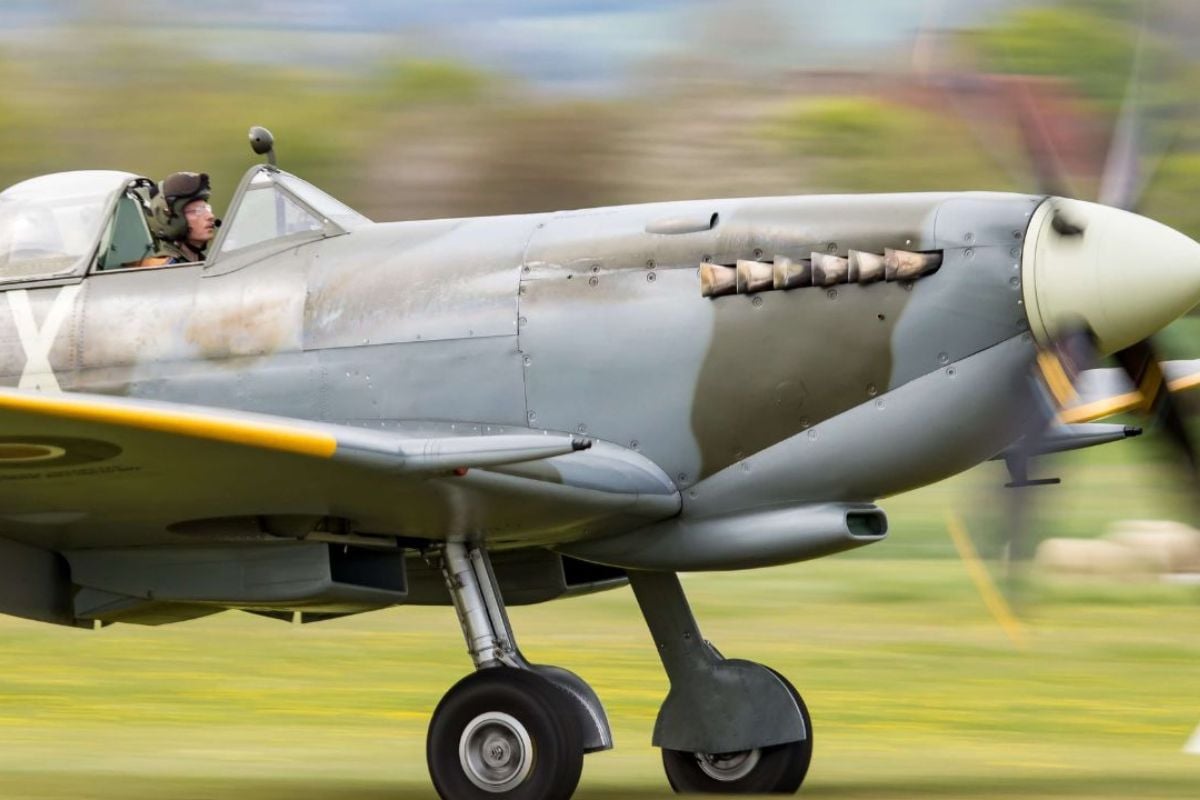 40 Minute 'Needles' Fly a Spitfire Experience