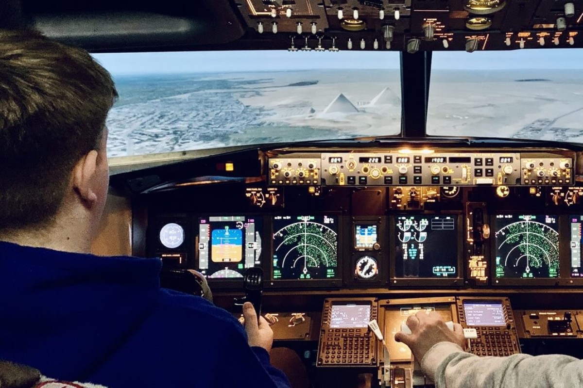 60 Minute Commercial Flight Simulator Session - Gloucestershire