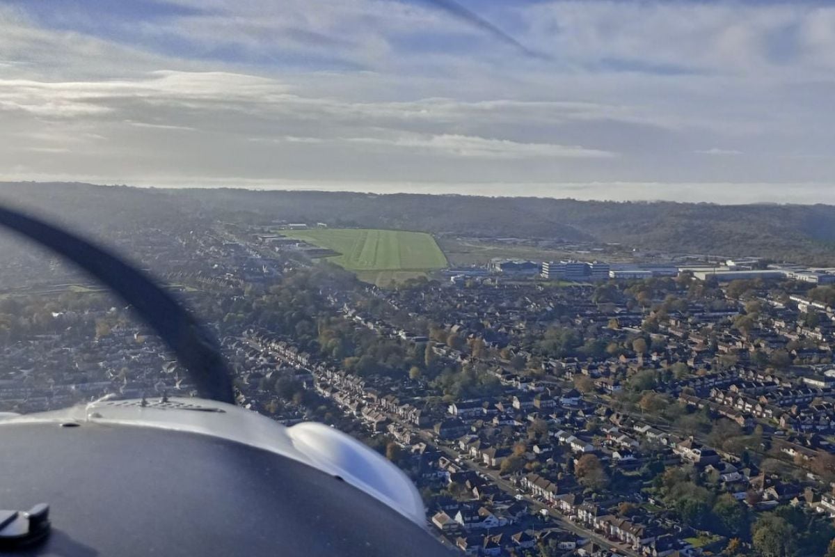 60 Minute Flying Lessons in North Kent