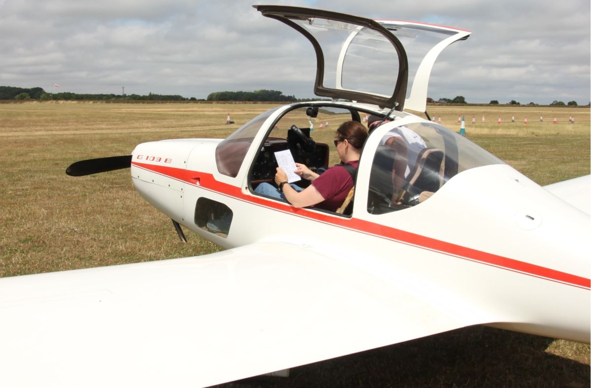 60 Minute Motor Glider Lesson - Swindon