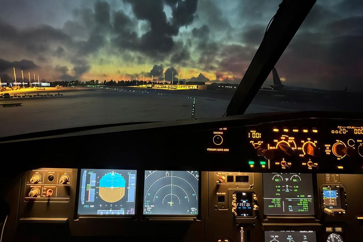 60 Min + 30 Min FREE Airbus Flight Simulator Session OFFER