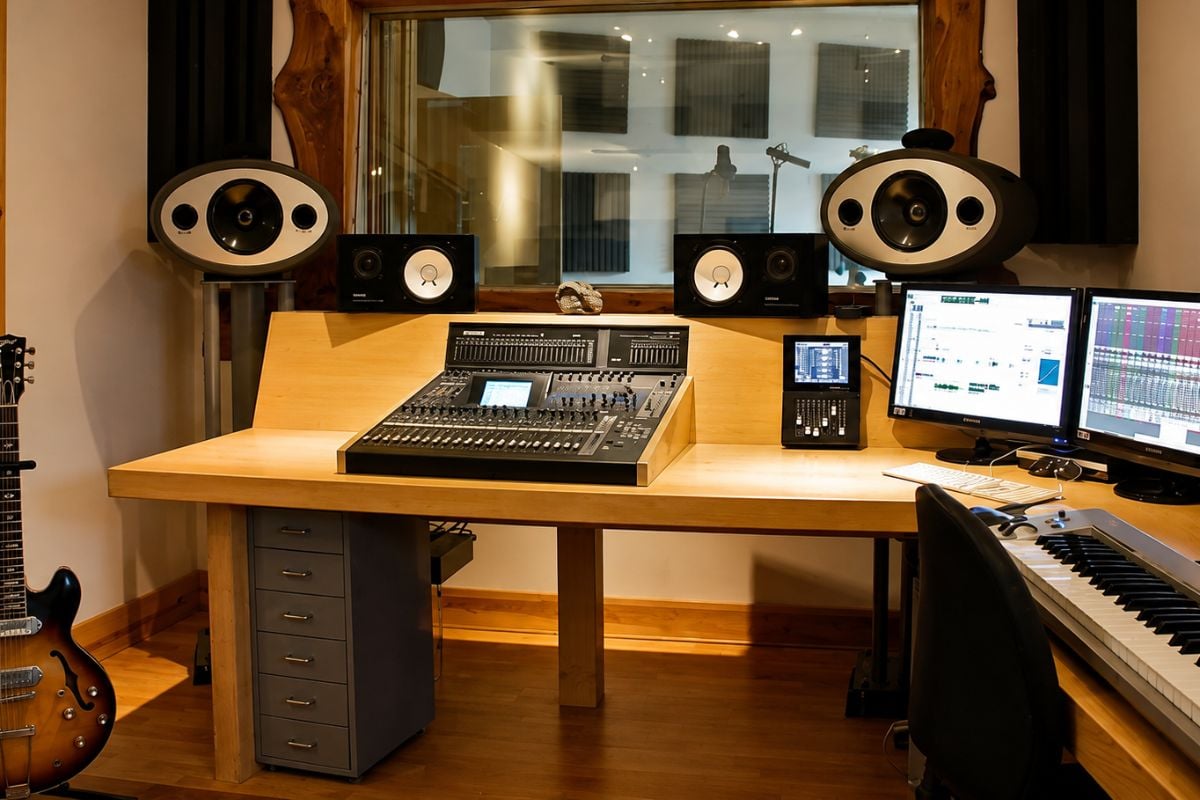 90 Minute 1-2-1 Professional Recording Experience in Scotland