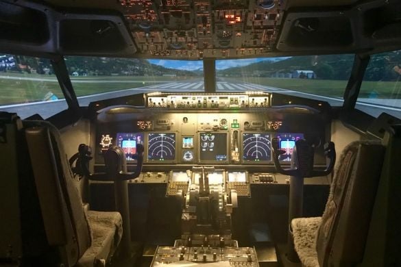 90 Minute 737 Flightdeck Simulator Session - Lincolnshire