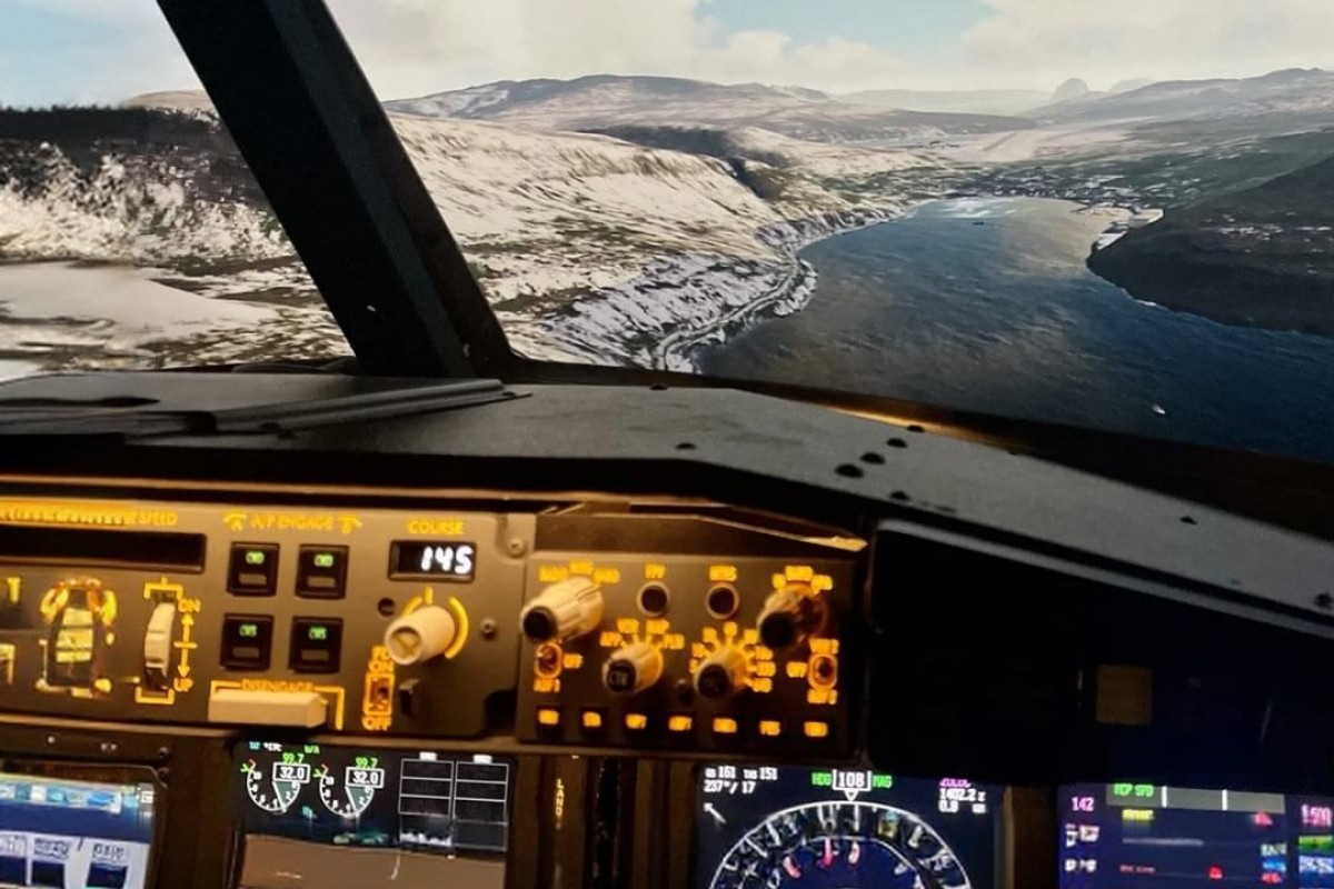 90 Minute Commercial Flight Simulator Session - Gloucestershire