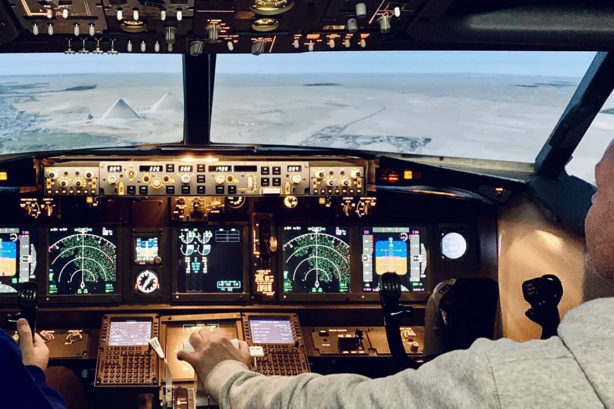 90 Minute Commercial Flight Simulator Session - Gloucestershire