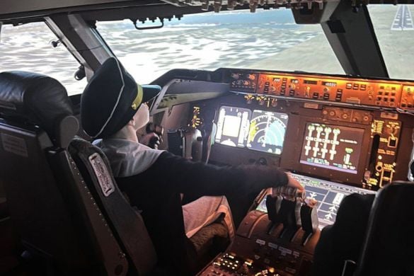 90 Minute Junior 747 Flight Simulator Session - Manchester