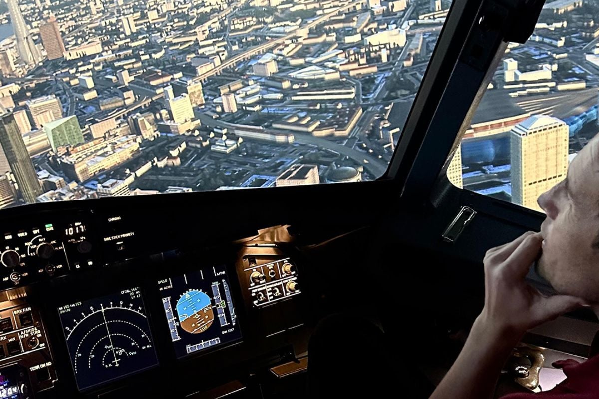  90 minute Airbus Flight Simulator Session in Brighton