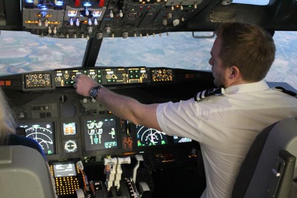 Boeing 737 90 Minute Simulator Session - Surrey