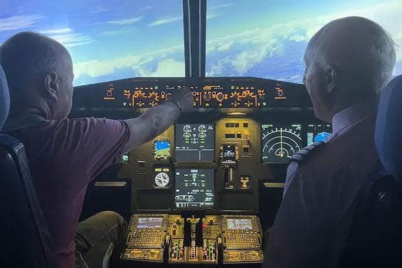 Airbus A320 Flight Simulator (60 mins) - Bedford