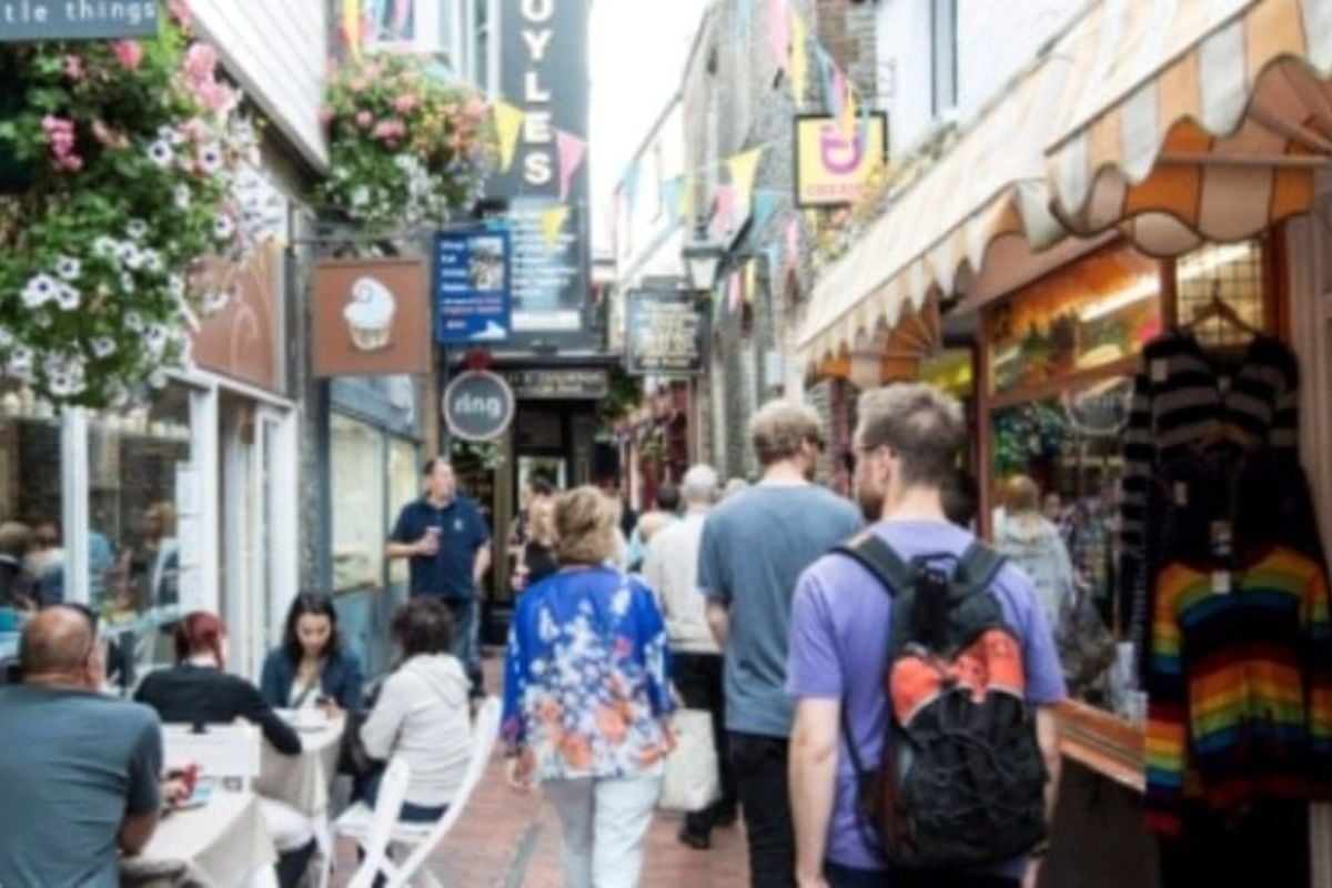 Brighton Bubbly Private Walking Tour For Two