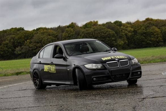 Drift Battle MX5 vs BMW Driving Experience - 12 Laps