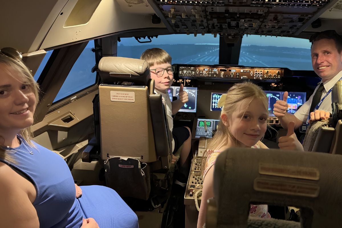 Family 45 Minute Boeing 747 Sim Session (Up to Four People)