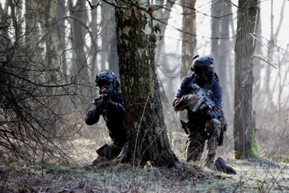 Full Day Paintballing Session in Surrey