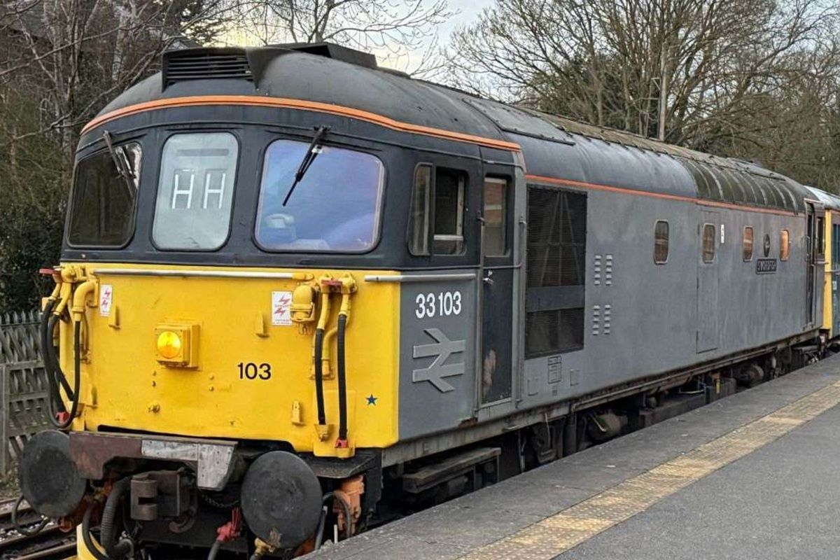 Gold Mainline Diesel Locomotive Train Driving Day