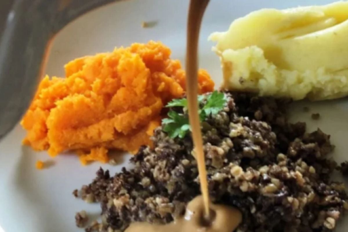 Haggis Making Demonstration with Dinner in Glasgow