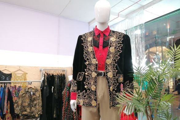 Half Day Vintage Shopping Tour in London with Food