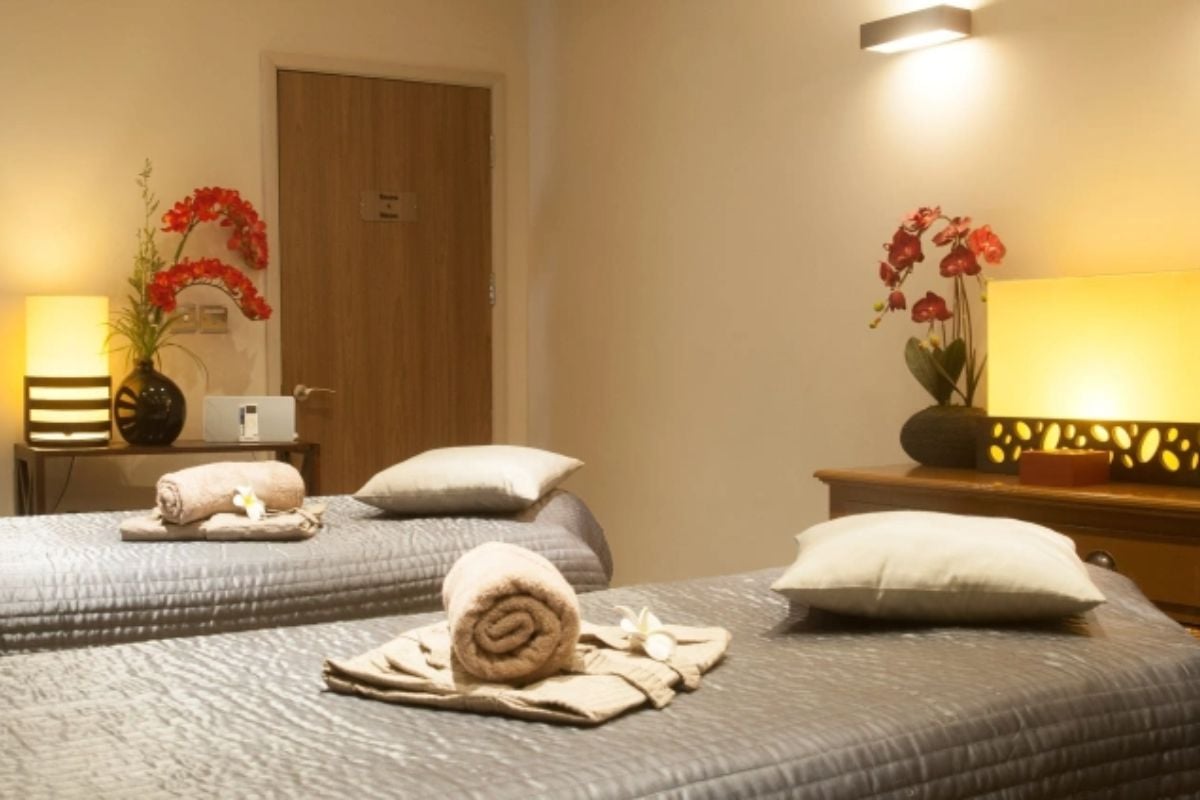 Head, Back & Shoulder Massage (60 minute) in Brighton