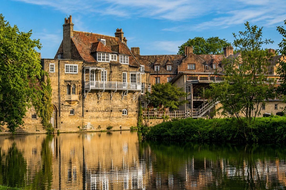 Historic Cambridge Punting and Walking Tour