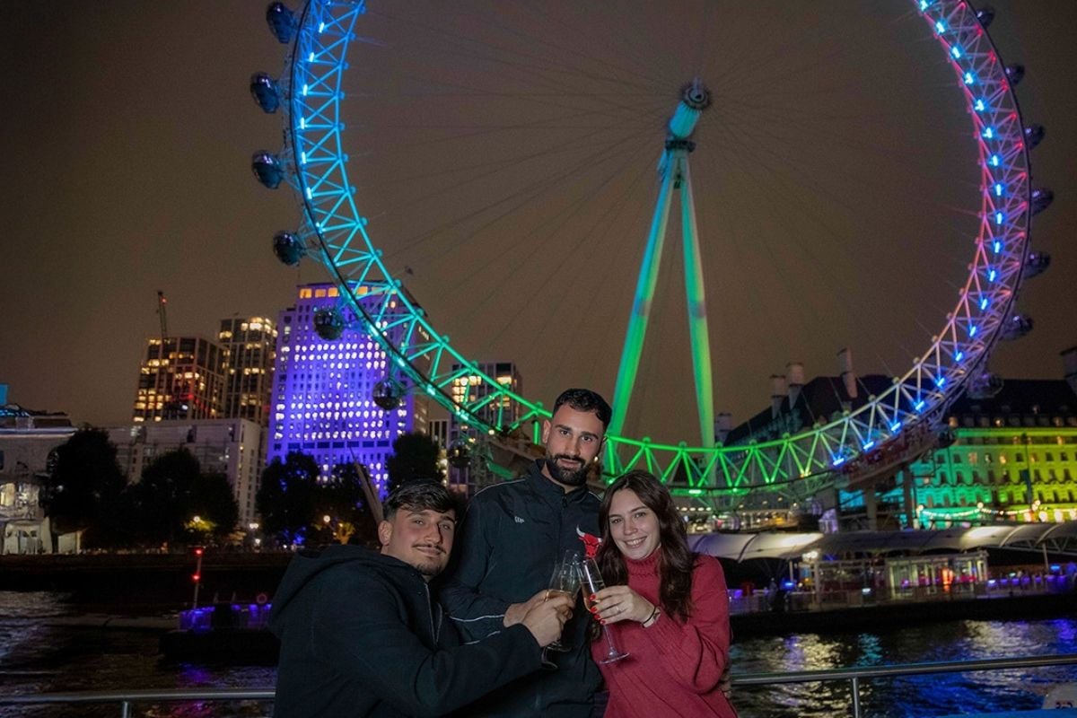 London Evening Cruise with Canapés and Music