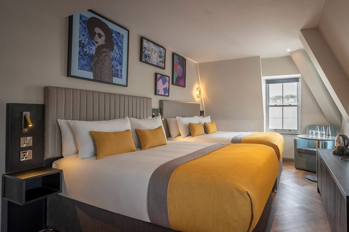 Maldron Hotel Overnight Stay and Brighton i360 for Two