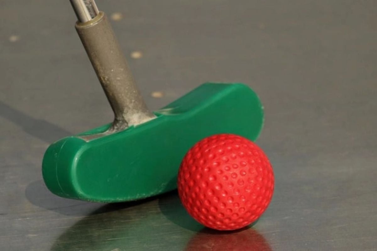 One Hour Golf Lesson at Indoor Golf Centre - Gloucestershire