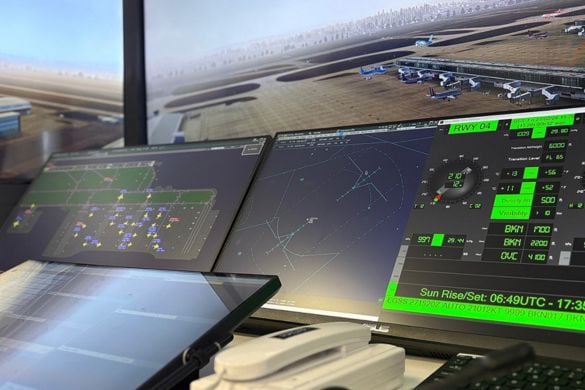 One Hour Air Traffic Control Simulator Session in Hampshire
