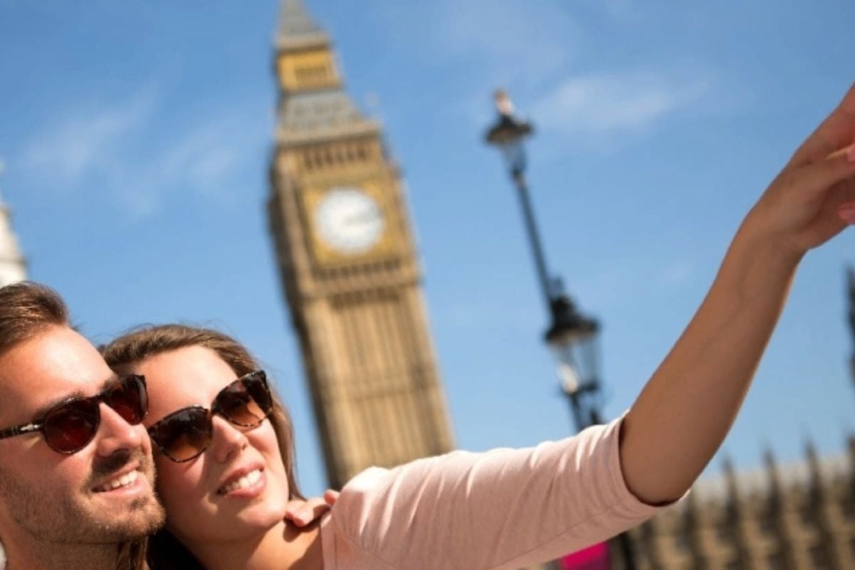 Outdoor London Treasure Hunt for Two