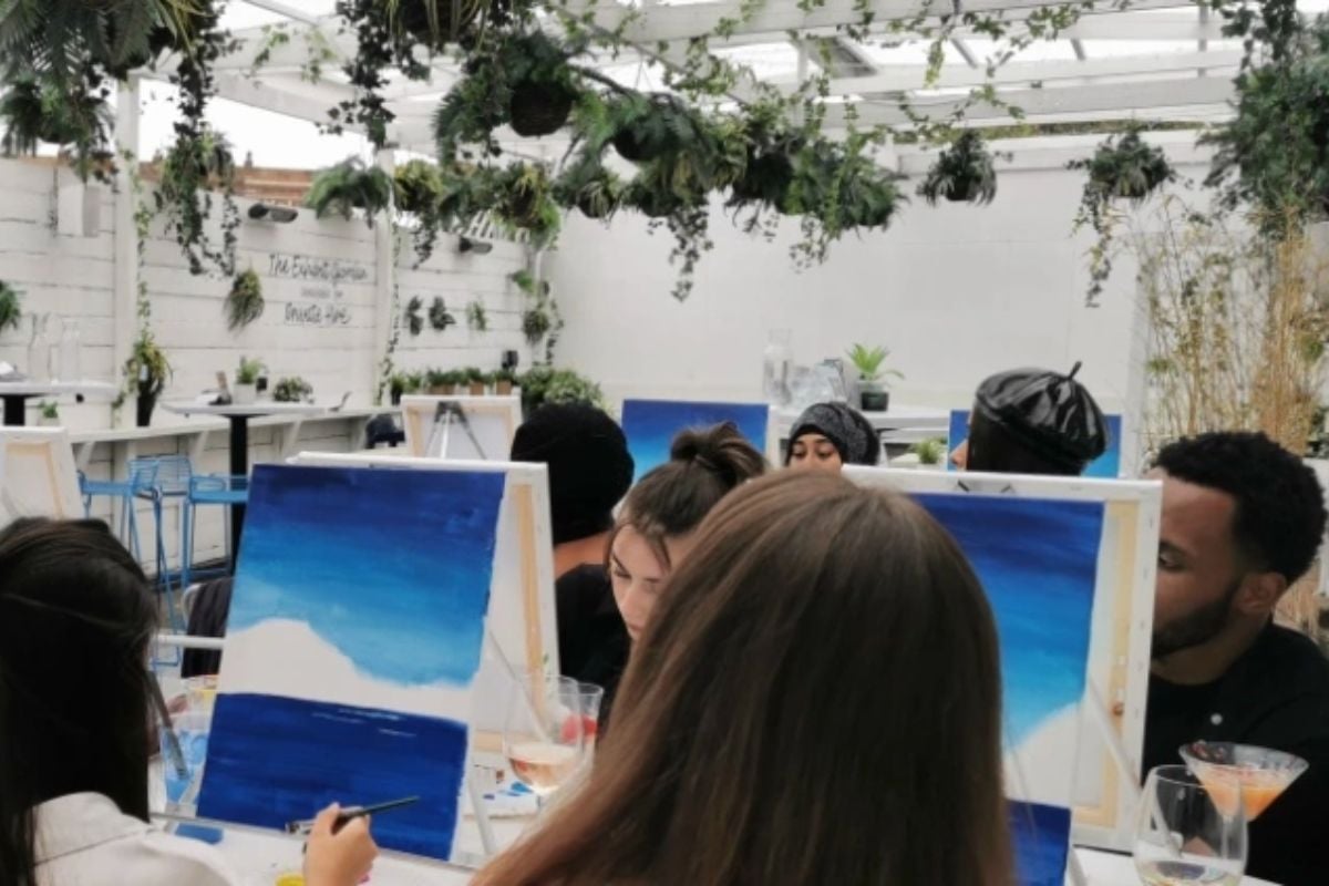 Paint and Sip Art Class in Leeds