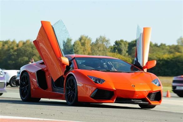 Premium Lamborghini Aventador Blast