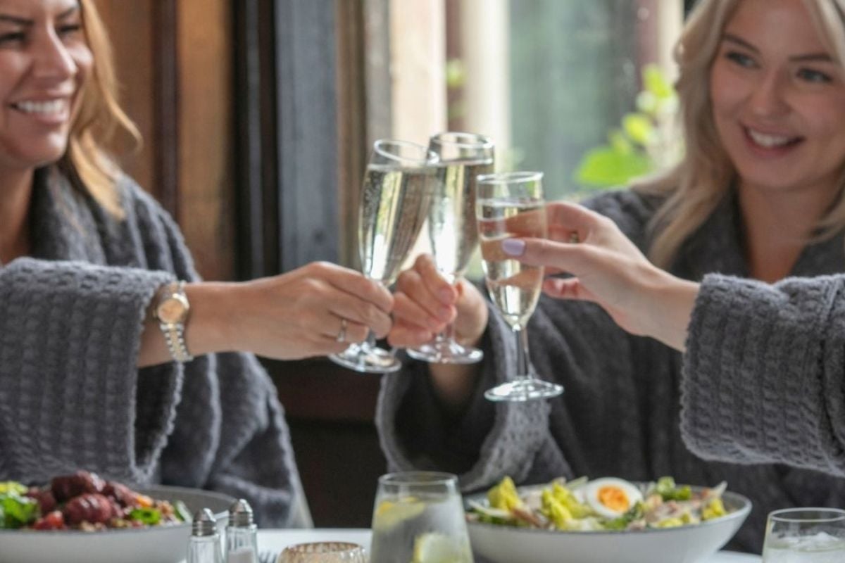 Q Hotels Spa Day 50min Treatment & Lunch with Prosecco (Spa Choice 4)