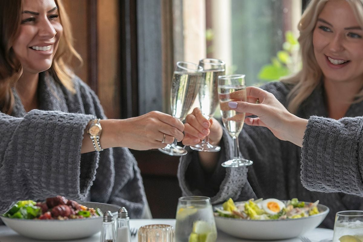 QHotels Weekend Spa Day with 50 Minute Treatment & Lunch (Choice 4)