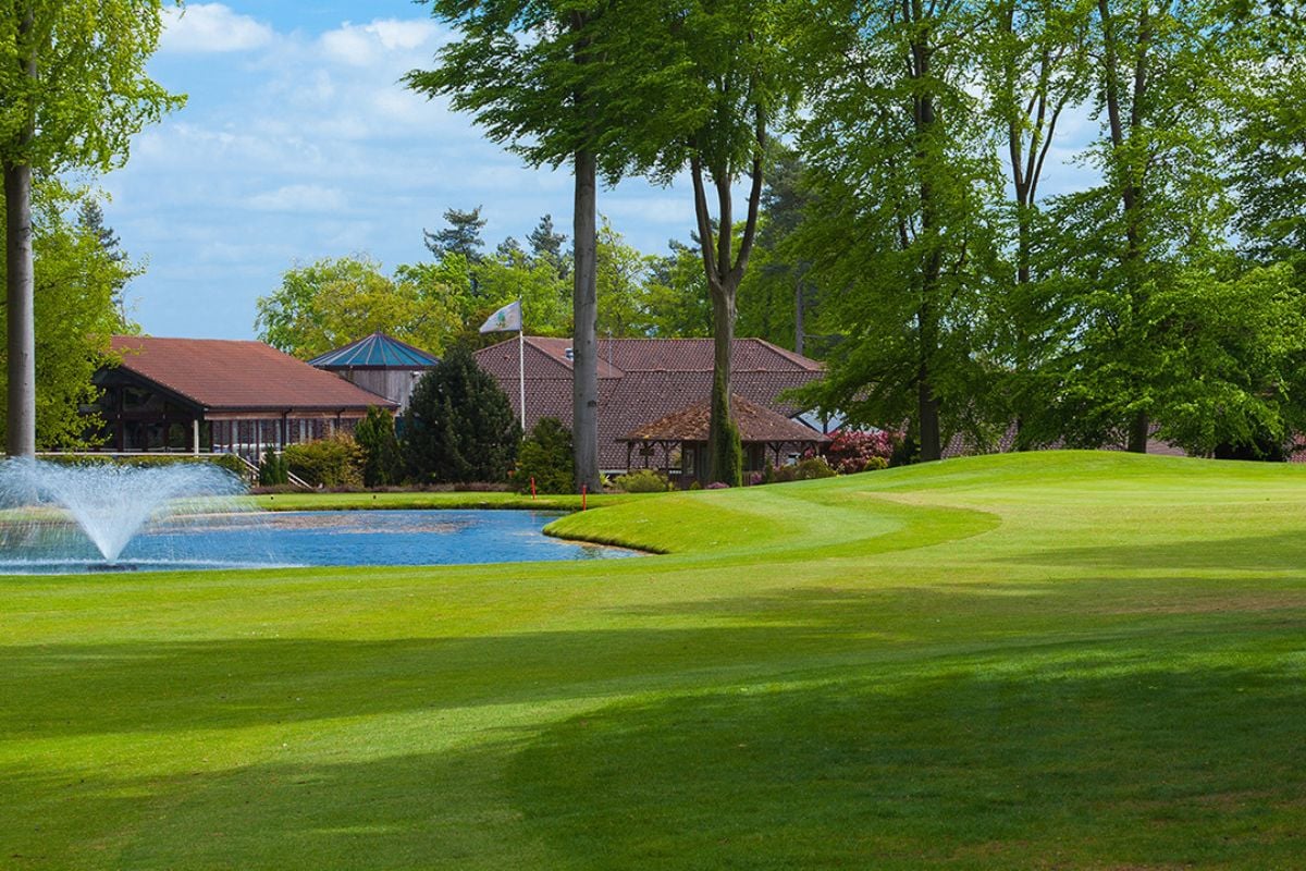 QHotels Weekend Spa Day with 50 Minute Treatment & Lunch (Choice 1)