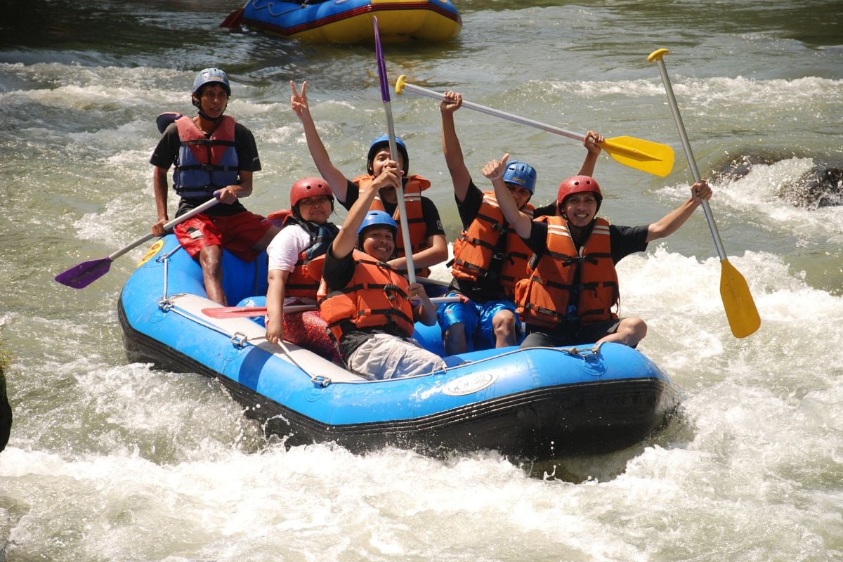 River Tummel Rafting: Epic Rapids & 18ft Waterfall